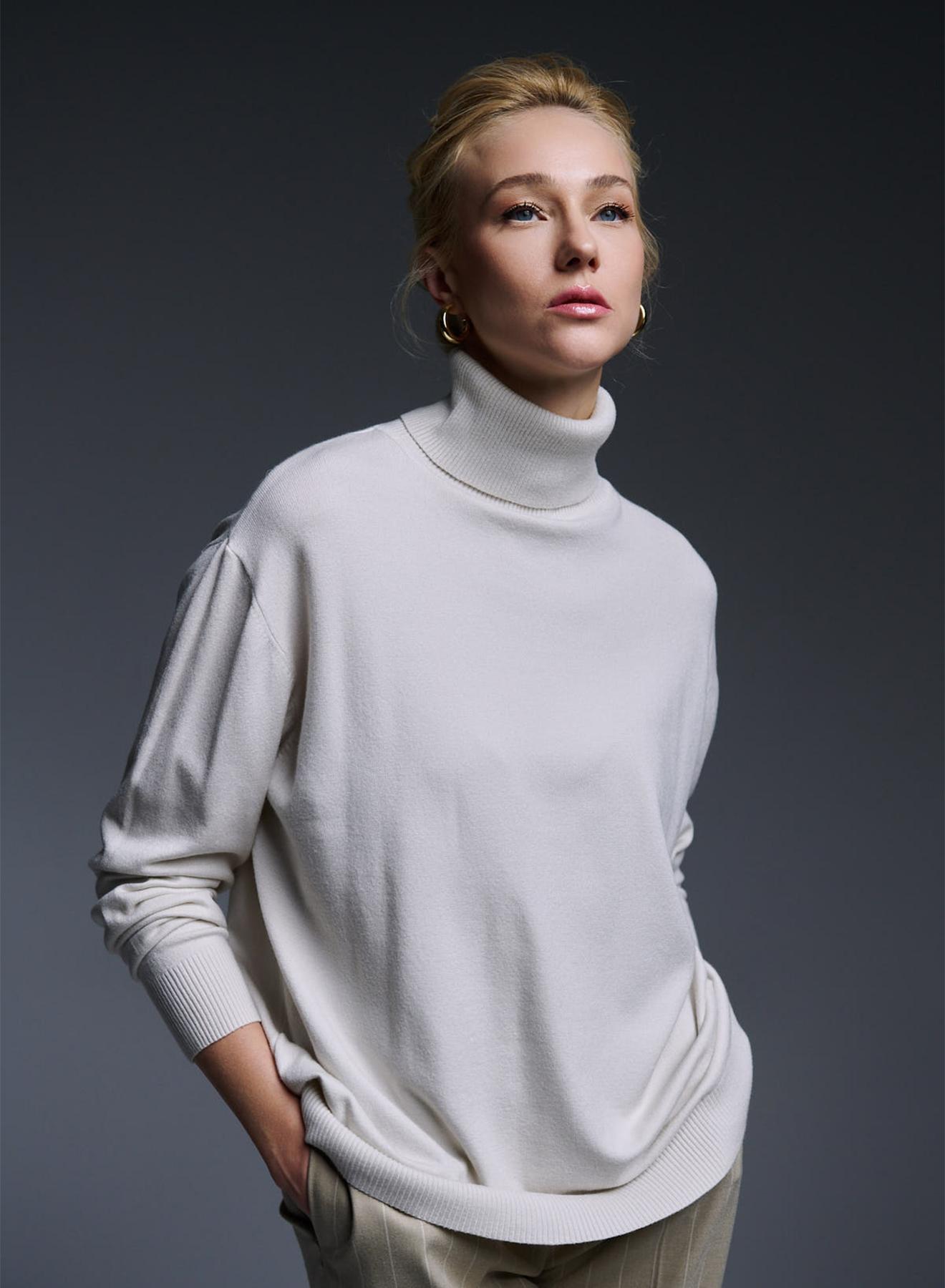 Lose-fit Knitted turtleneck blouse - 1