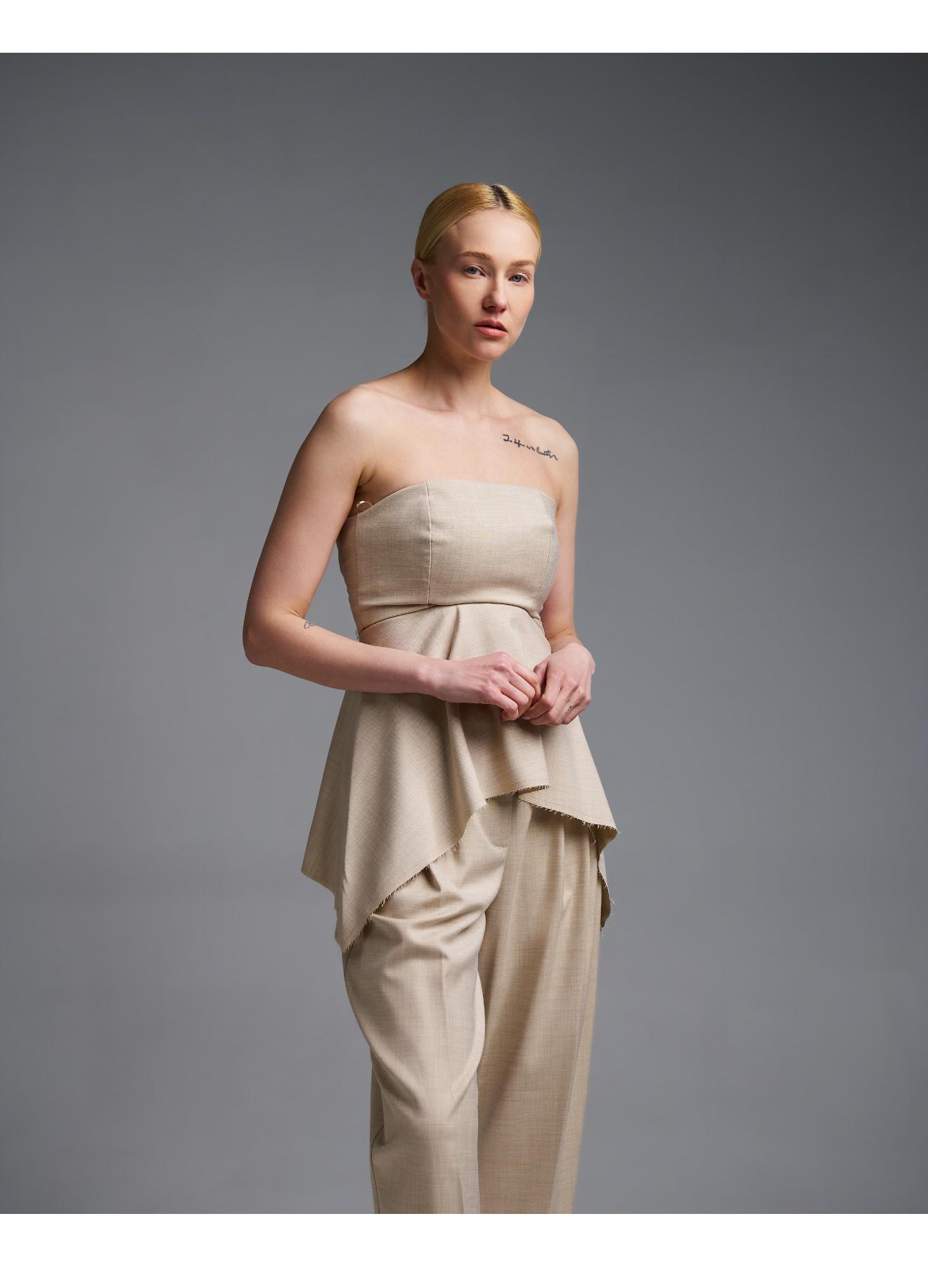 Μπεζ στράπλες Τοπ με ασύμμετρο τελείωμα Vicolo - 1