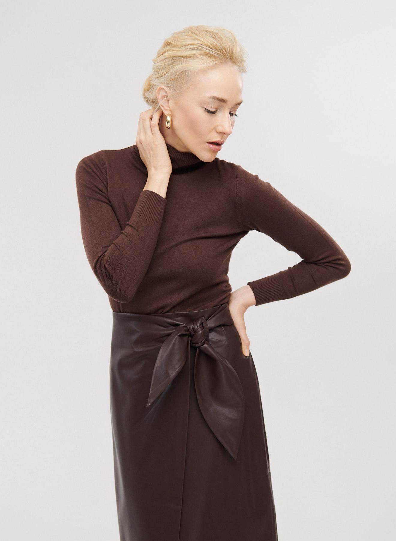 Slim-line knitted turtleneck blouse - 1