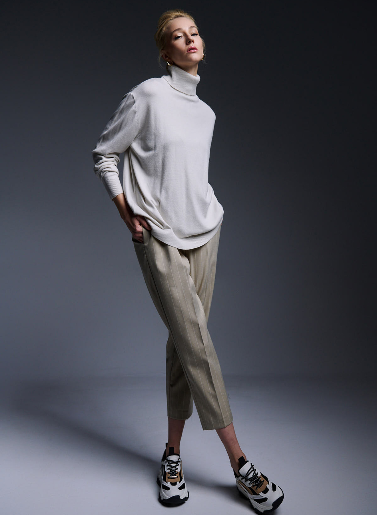 Pants with stripes and rubber waistband - 1