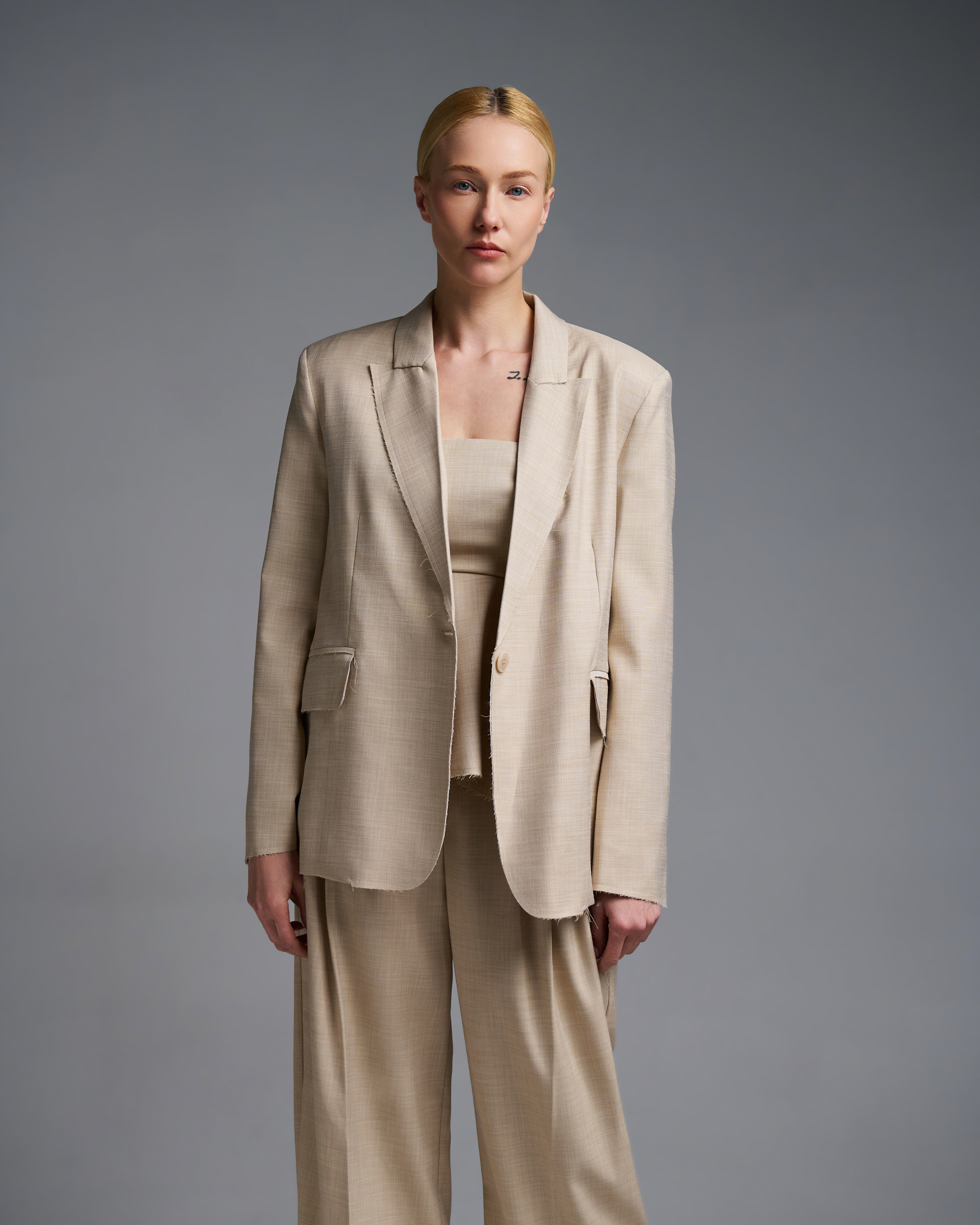 Beige single buttoned Jacket with raw edge hems Vicolo - 1