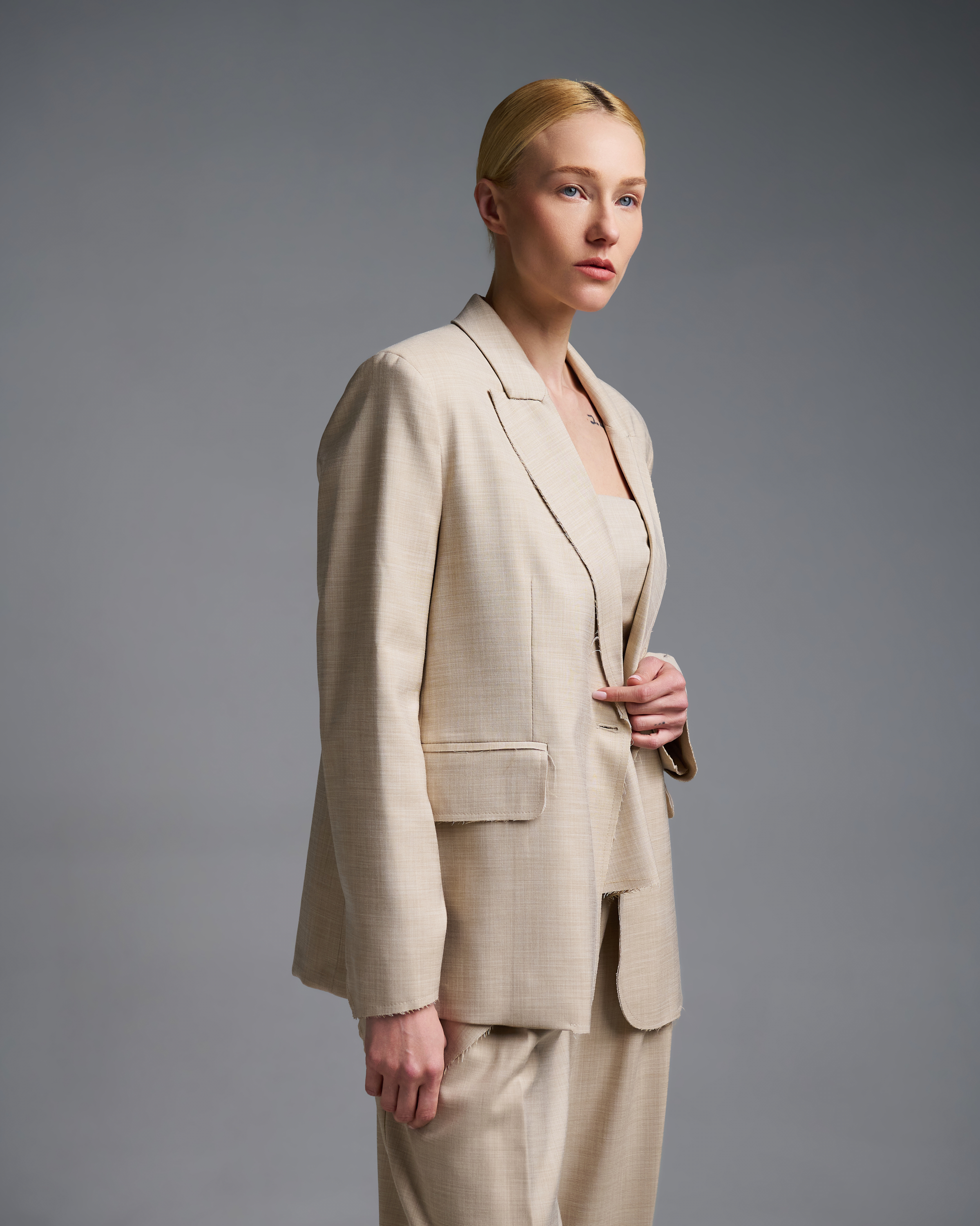 Beige single buttoned Jacket with raw edge hems Vicolo - 5
