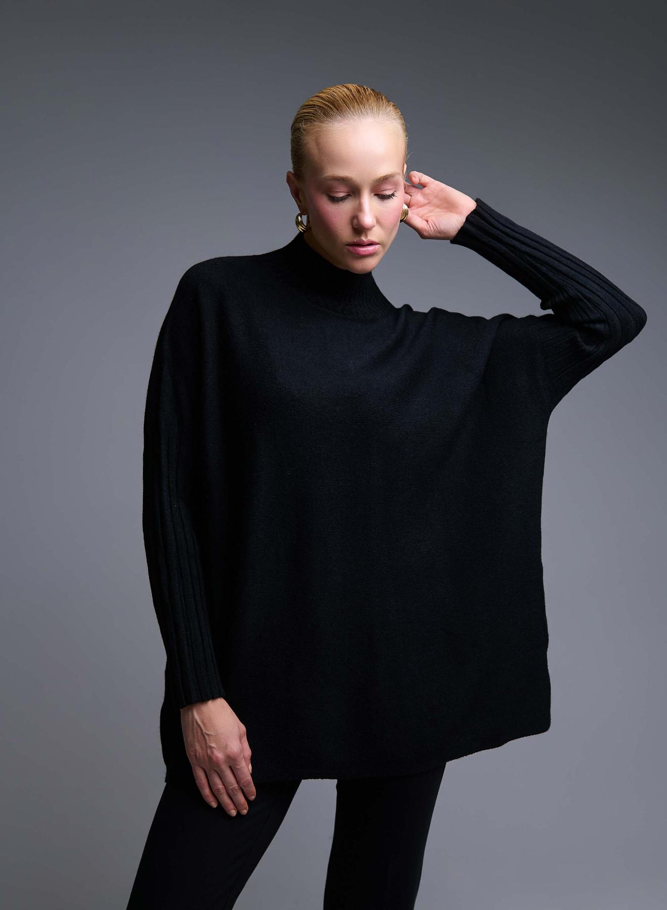 Copy of Black high neck loose fit Sweater La Liberta - 3