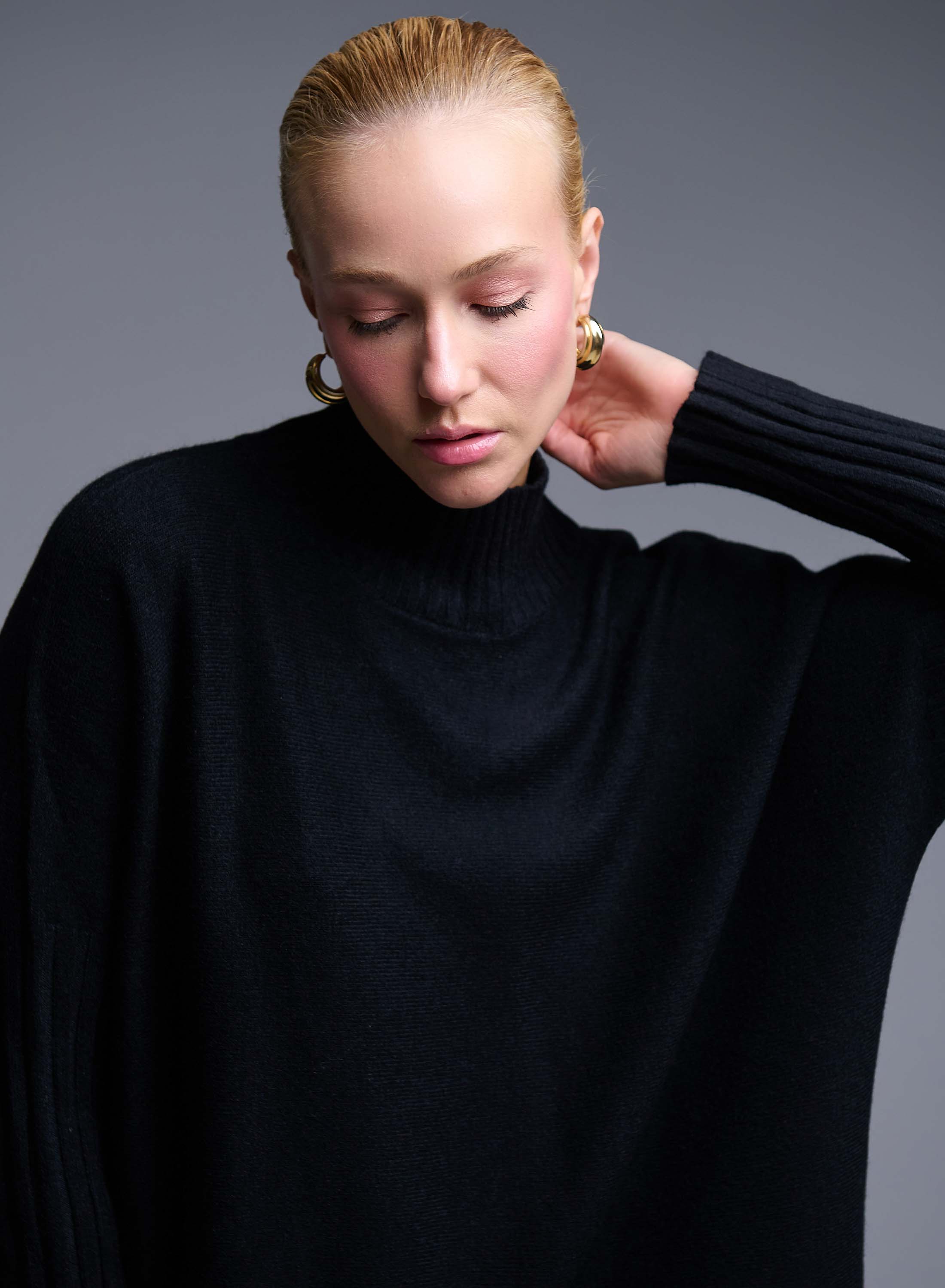 Copy of Black high neck loose fit Sweater La Liberta - 3