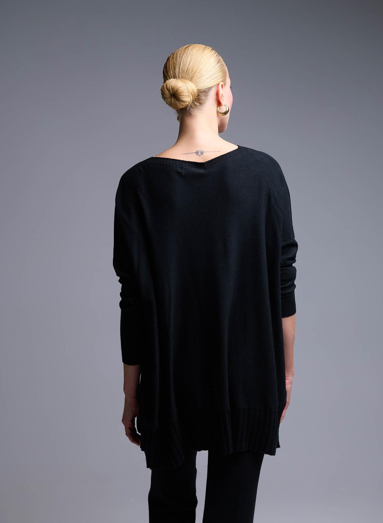 Black oversized Sweater with V neckline and with front pockets Valentina Milano - 5