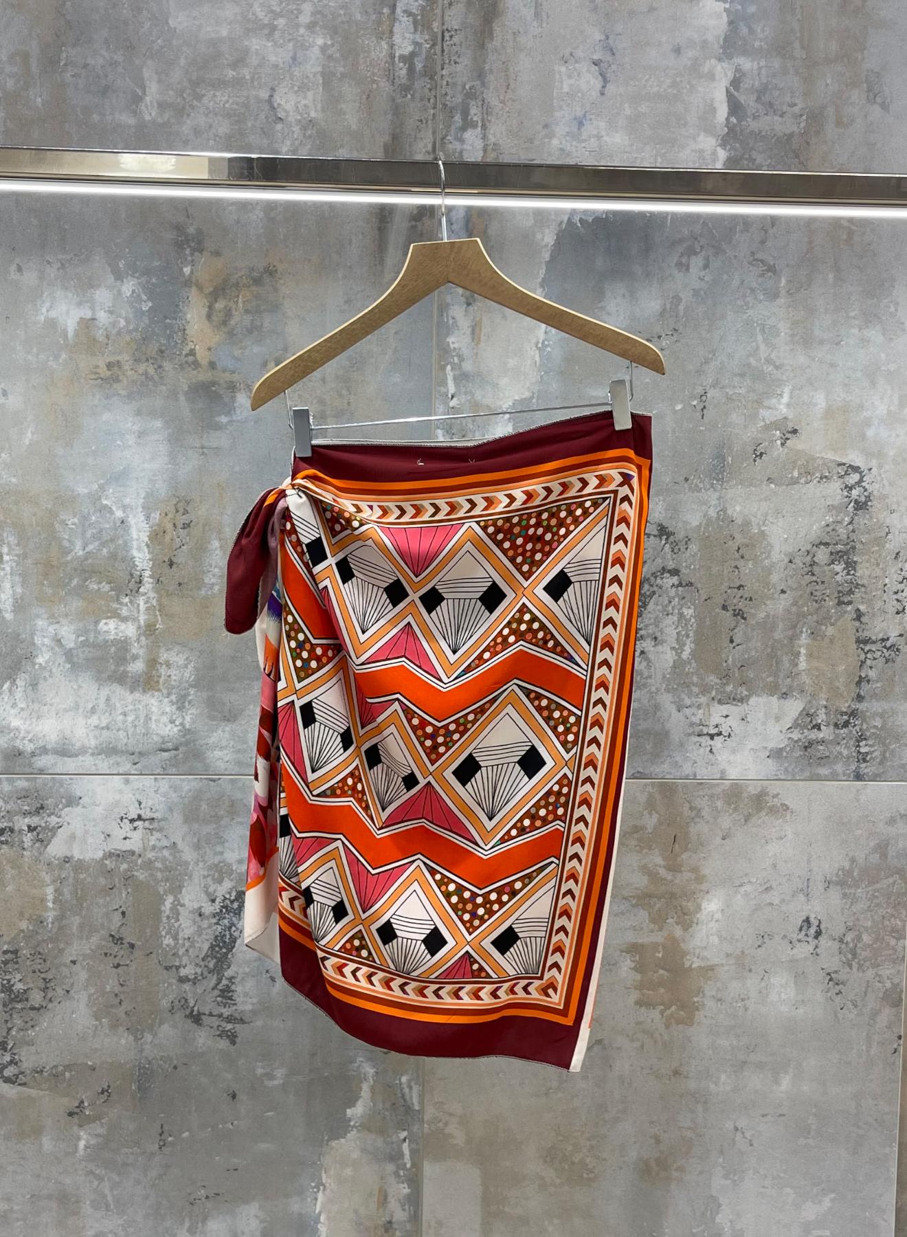 Multi colour wrap Skirt with different front and back prints Valentina Milano - 3